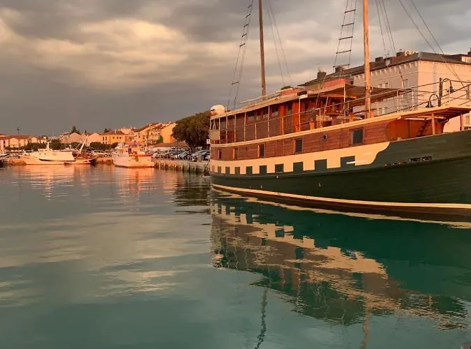 아파트 Seafront Jadri *